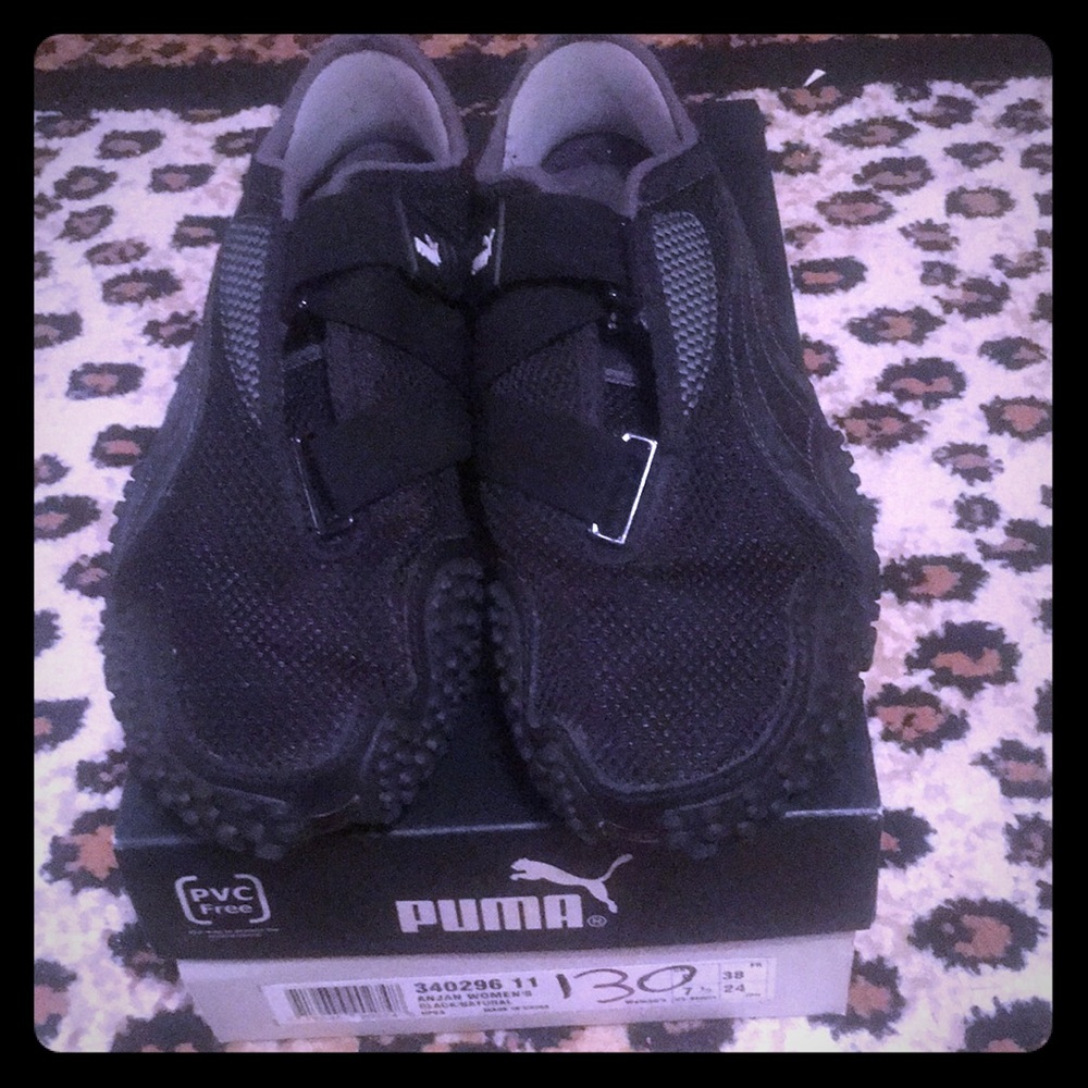 Puma Anjan Women’s size 7 1/2 worn once like new